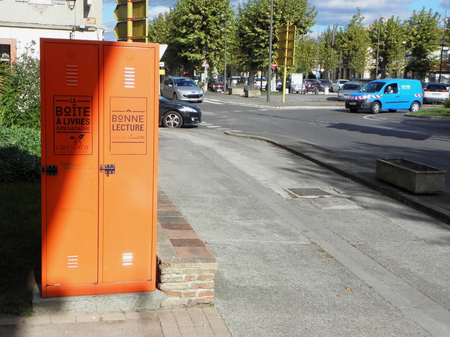 Rue Gambetta &agrave; Grenade (31330), un quartier r&eacute;sidentiel du centre-bourg