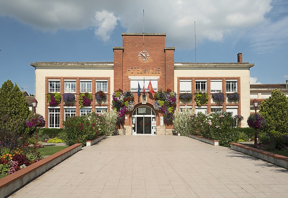 Fa&ccedil;ade de l'h&ocirc;tel de ville de Grenade (31330)