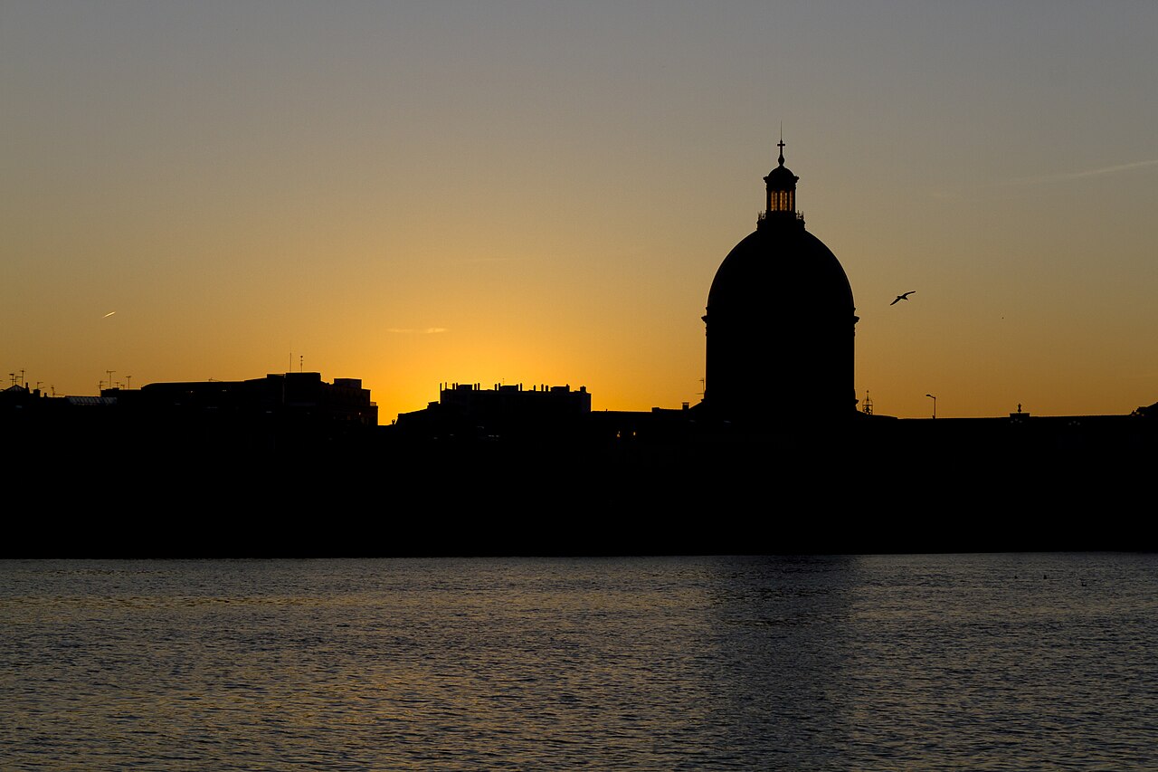Le ciel de Toulouse au coucher du soleil, le long de la Garonne