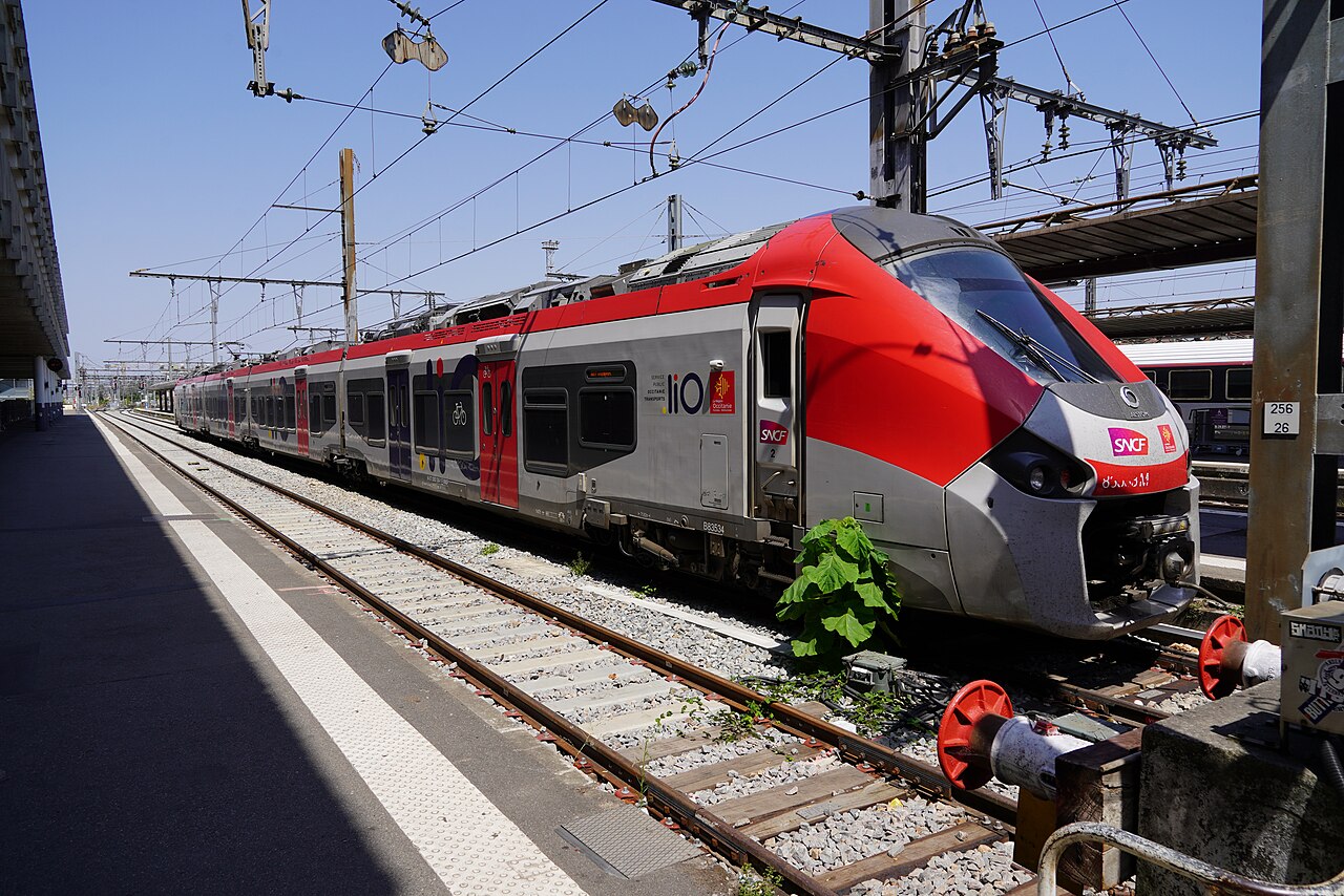 Un TER Occitanie liO &agrave; quai en gare de Toulouse-Matabiau